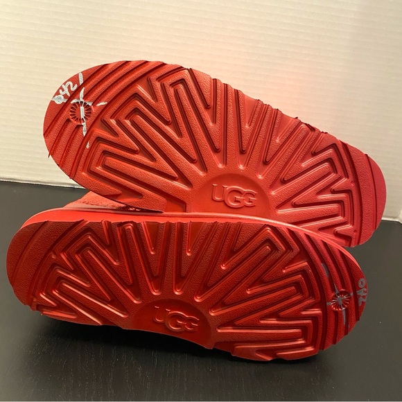 UGG New Girls 3 Classic II Gel Hearts Boots Red Sparkle Plush - Picture 9 of 11